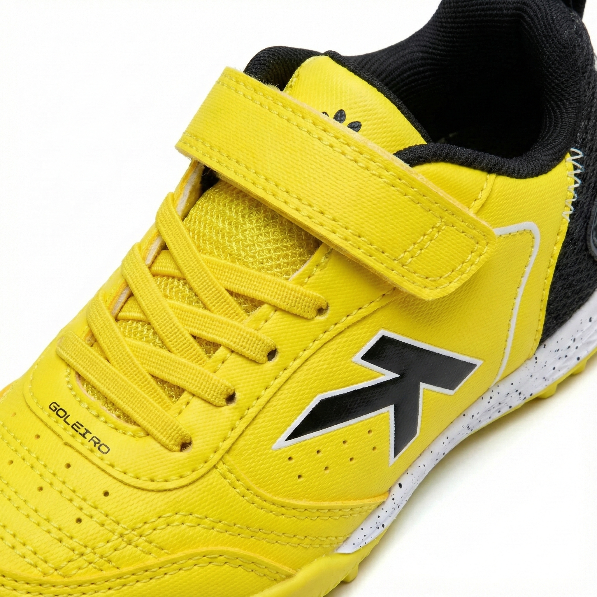 ZAPATILLAS DE NIÑO GOLEIRO TURF ELASTIC AMARILLO Y NEGRO