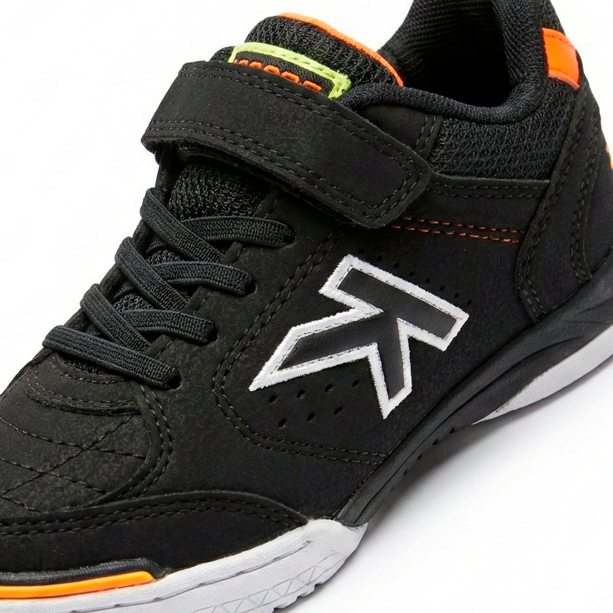 ZAPATILLAS DE NIÑO PRECISION ELASTIC NEGRO Y NARANJA