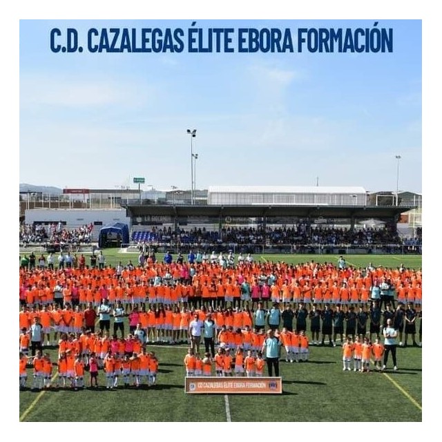 PLUS DE 700 GARÇONS ET FILLES FORMENT L'ÉQUIPE DE JEUNES DE CAZALEGAS ELITE EBORA FORMACIÓN